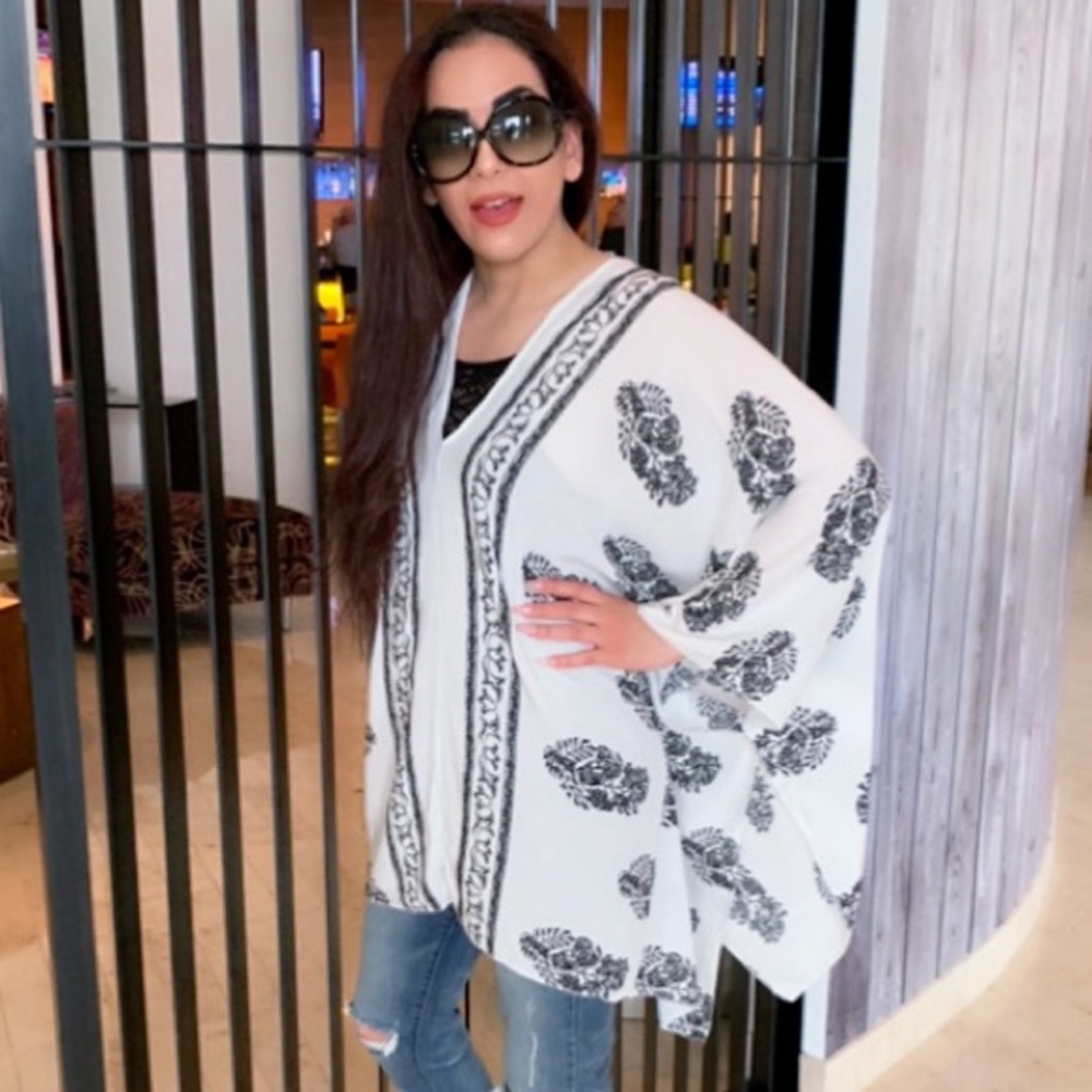 New LAST 1 Boho Bohemian Oversized Flowy Kimono Top white Black Mixed Print Top - Picture 4 of 15